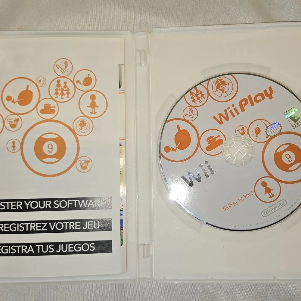 Nintendo Wii Play Game Case - White and Orange